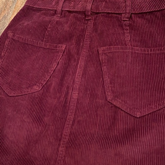 HOLLISTER Corduroy Ultra High Rise Mini Skirt size 1 - Picture 4 of 11